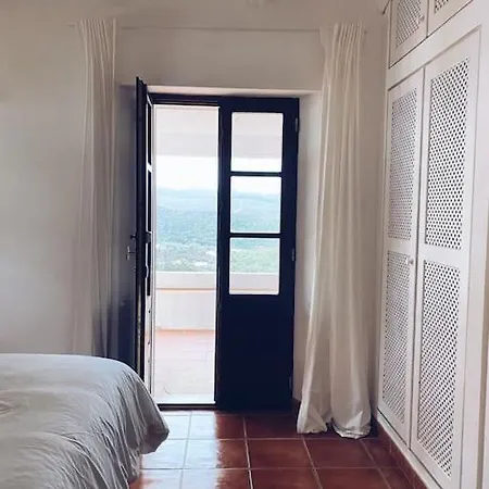 Villa Monte Cucs - House On The Hill *